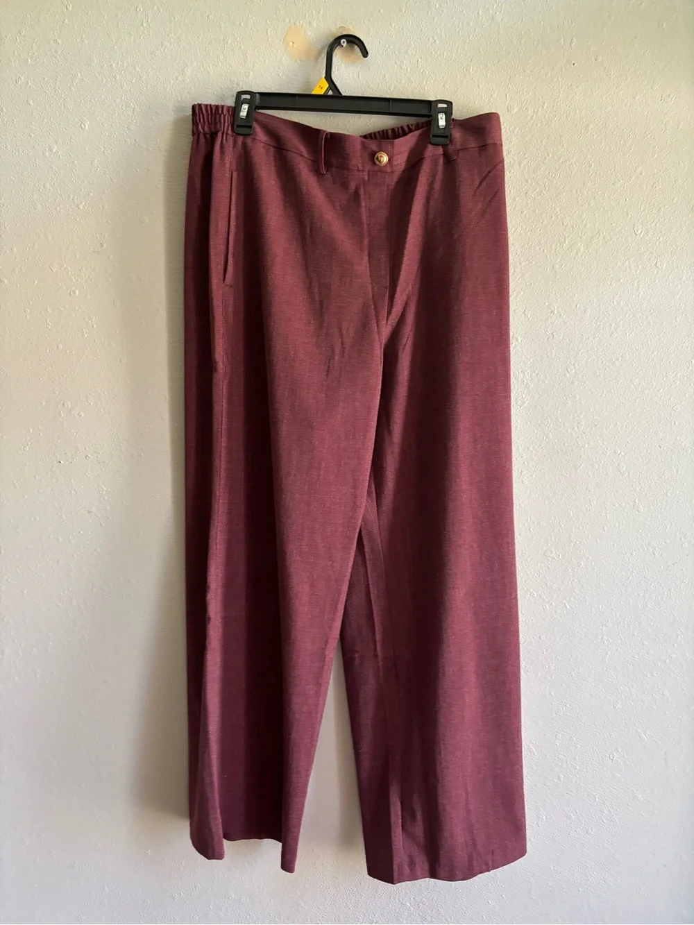 Michael Kor’s women pants in Burgundy